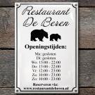 Betriebsschild mit Öffnungszeiten