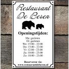 Betriebsschild mit Öffnungszeiten