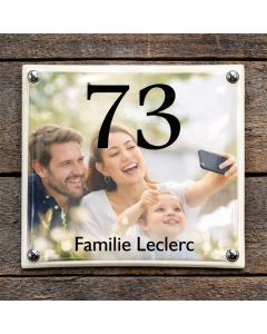 Hausnummernschild mit Foto